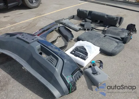 2020 Chevrolet Silverado 1500 4Wd Short Bed Custom z USA, uszkodzony, nr VIN 3GCPYBEHXLG121233